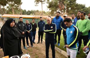 تیم فوتبال پیوند اعضا در برابر پیشکسوتان استقلال پیروز شد