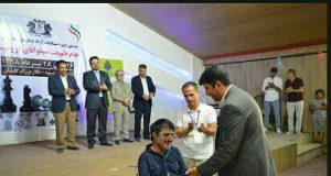 تقدیر از ورزشکار قهرمان شطرنج مبتلا به بیماری اماس در جام طبیعت