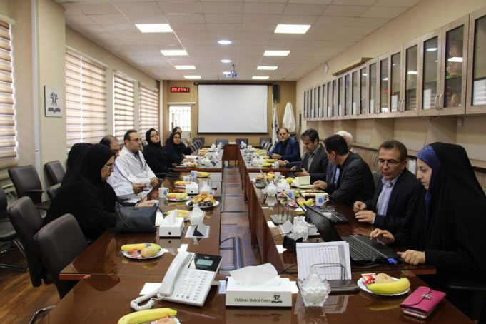 بررسی مشکلات بیماران سی اف در مرکز طبی کودکان