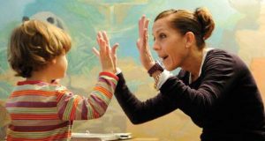 بهبود مهارتهای ارتباط کلامی و غیرکلامی کودکان اُتیستیک