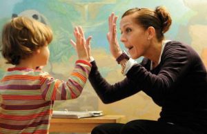 بهبود مهارتهای ارتباط کلامی و غیرکلامی کودکان اُتیستیک